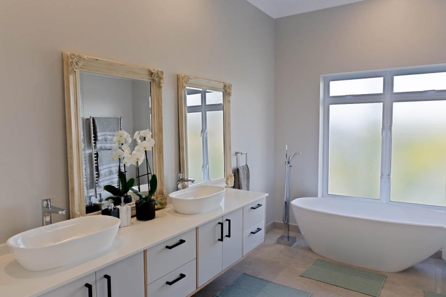 5 Bedroom Property for Sale in Val De Vie Estate Western Cape